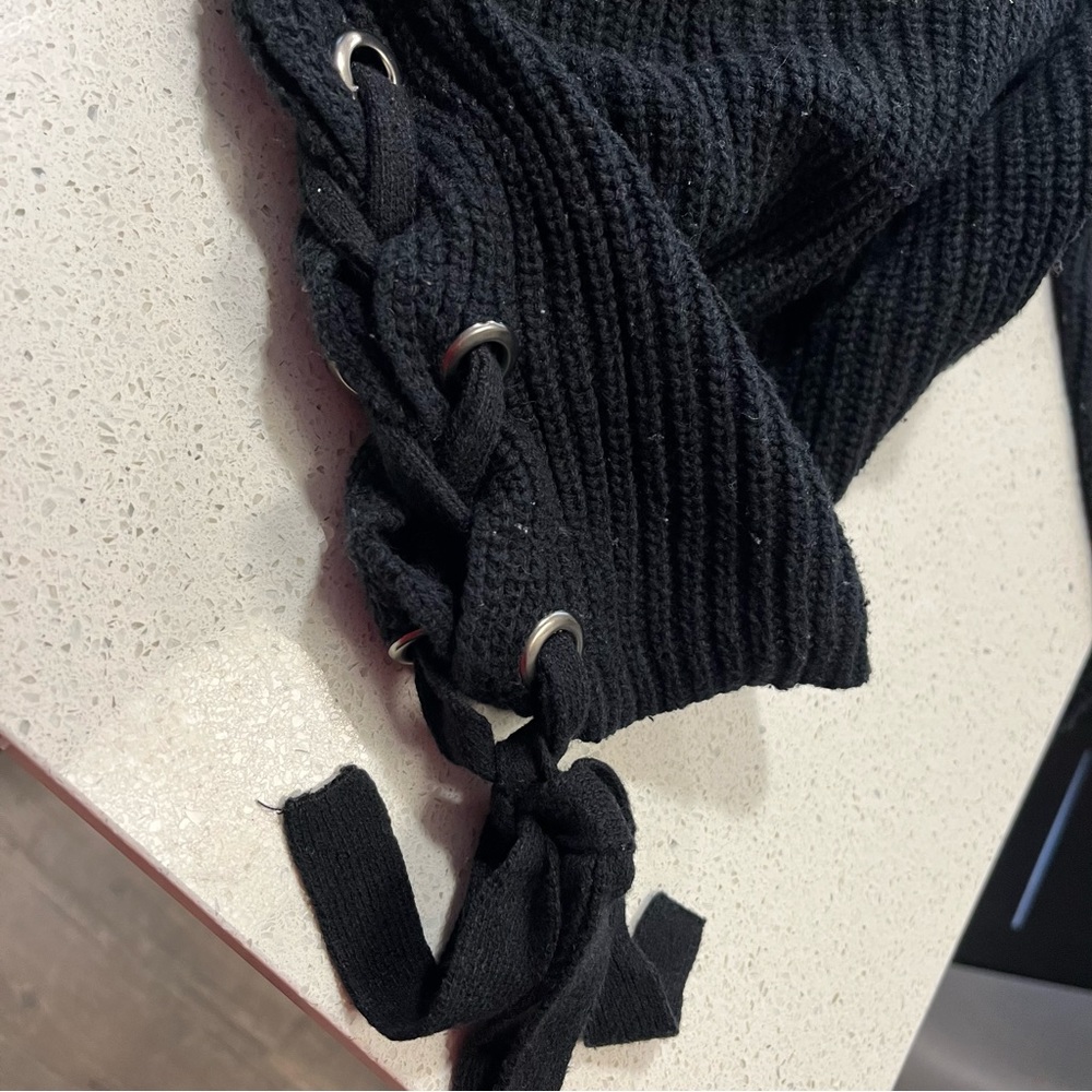 Black Sweater - Picture 3 of 3